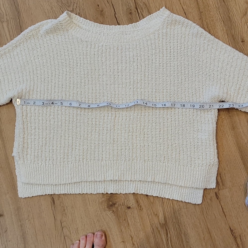 Hollister Loose Knit Crop Sweater - Picture 5 of 7